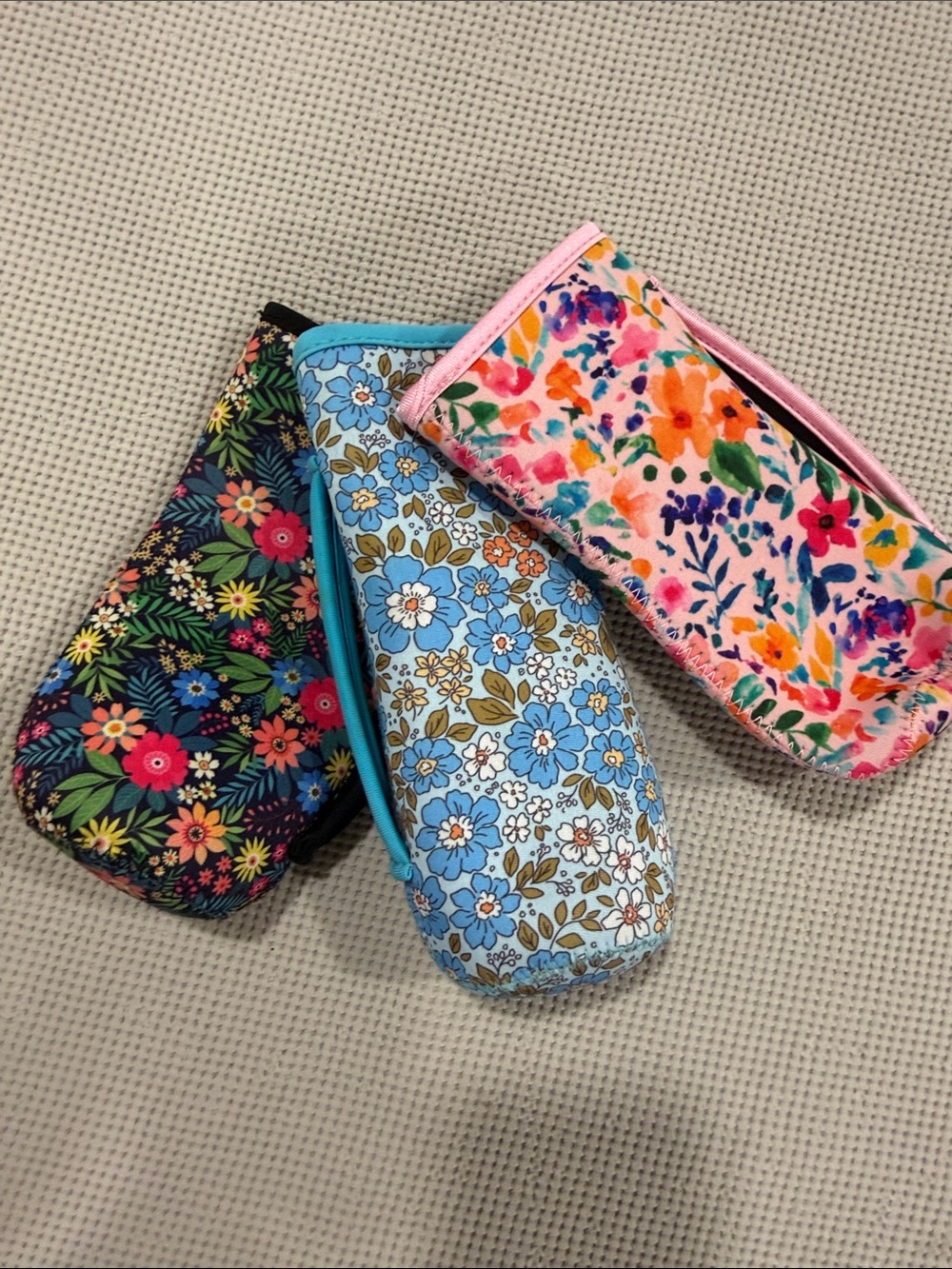 AJLTPA 22oz bottle Sleeves with handle of 3 multicolor floral styles